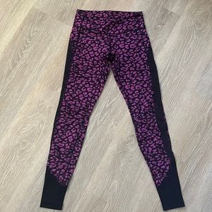 Lululemon purple print leggings! Mesh linings on the side! Super cute!